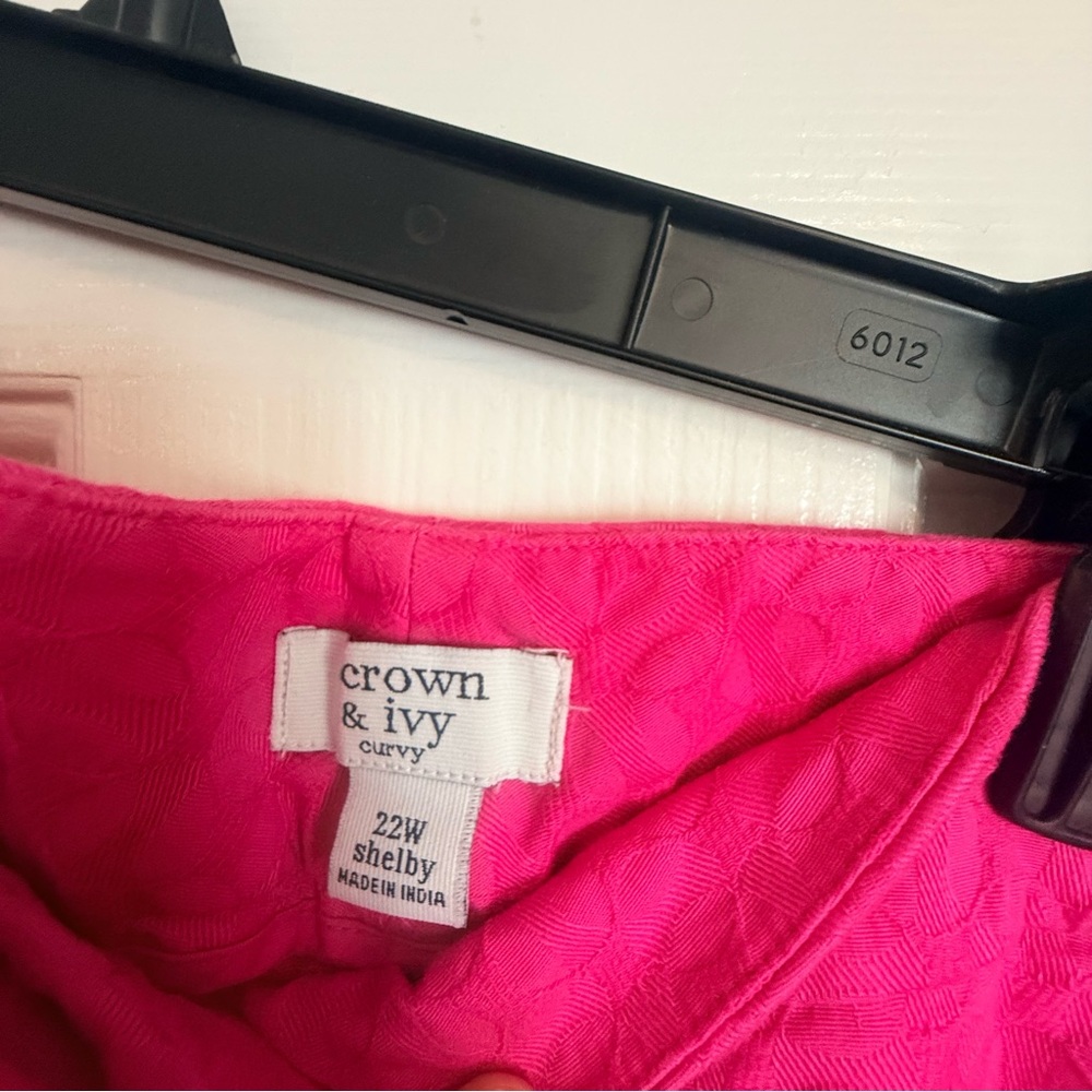crown & ivy Hot Pink Scallop-Hem Quilted Shorts - Picture 2 of 2